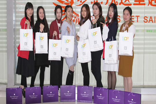 三月桃花，幸福女神节——今年会欢庆三八妇女节