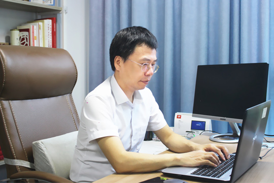 专访今年会：从默默无闻到“巨人”，实力铸就辉煌