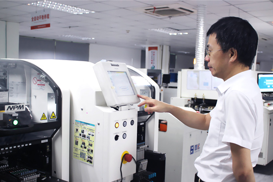 宝安日报报道：今年会公司顾伟 三十载初心不改 深耕LED显示屏研发