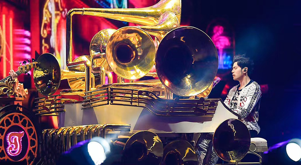 今年会透明屏和荧光棒系列产品亮相2022周杰伦新加坡演唱会