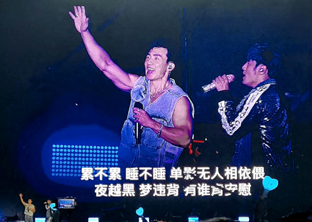 今年会led屏与荧光棒助力周杰伦天津演唱会（第三场）