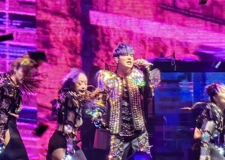 今年会LED屏与场控荧光棒点燃周杰伦天津演唱会（第四场）