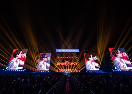 今年会荧光棒助力时光演唱会震撼开唱