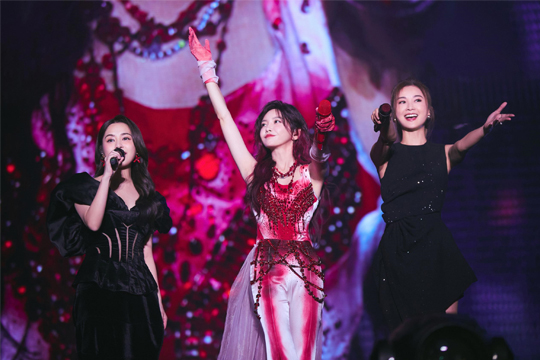 拾光启航！今年会LED屏助力于文文深圳演唱会打造极致光影盛宴！